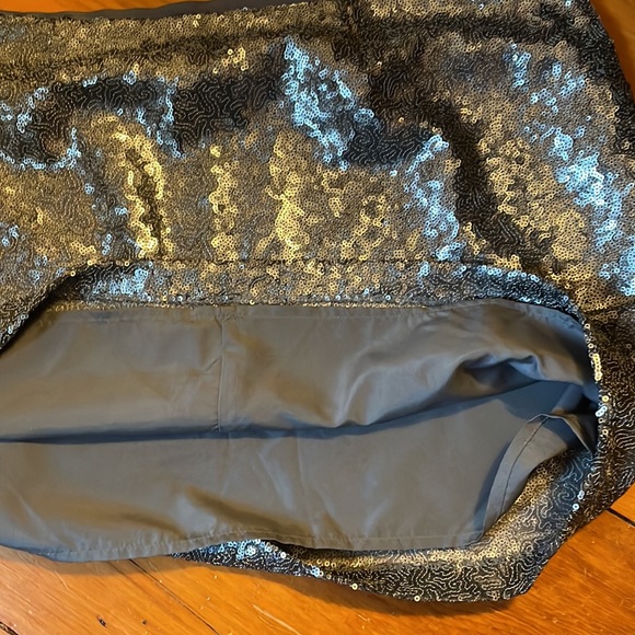 Silver Sequined Skirt. - Picture 5 of 6